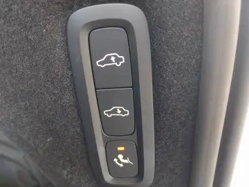 VOLVO XC90 T8 Ultimate Dark Recharge Vollausstattung