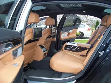 BMW 745Le xDrive M Sport Sky Lounge Massage