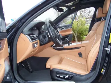 BMW 745Le xDrive M Sport Sky Lounge Massage