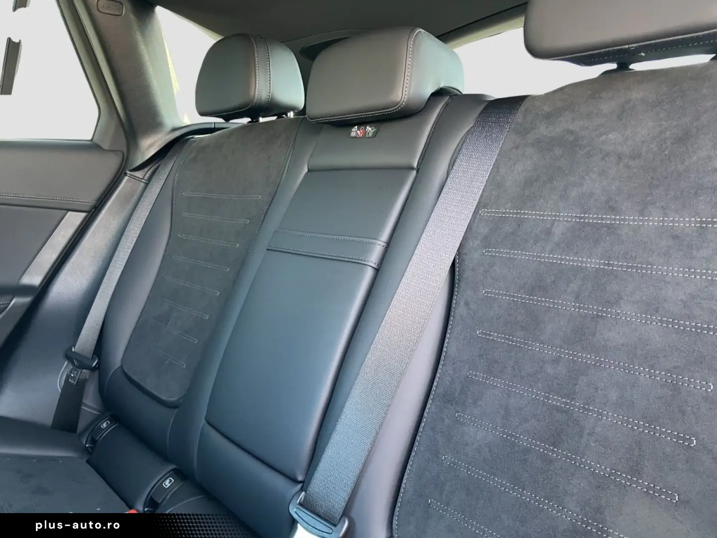 MERCEDES-BENZ GLC 200 4MATIC AMG NIGHT Navi KeyLess PDC RFK