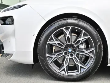 BMW 740d xDrive Design Pure Excellence Sky Lounge
