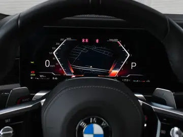BMW 740d xDrive M Sport – Sky Lounge Pano • HUD • 360