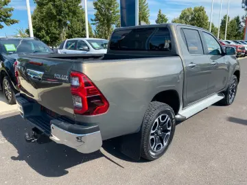 TOYOTA Hilux Executive AHK STH CAM