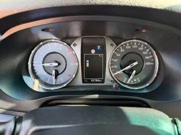 TOYOTA Hilux Executive AHK STH CAM
