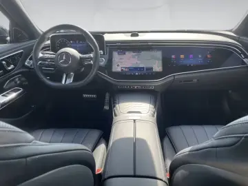 MERCEDES-BENZ E 300 e 4M AMG-PREMIUM-PLUS NIGHT SUPERSCREEN