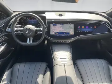 MERCEDES-BENZ E 300 e 4M AMG-PREMIUM-PLUS NIGHT SUPERSCREEN