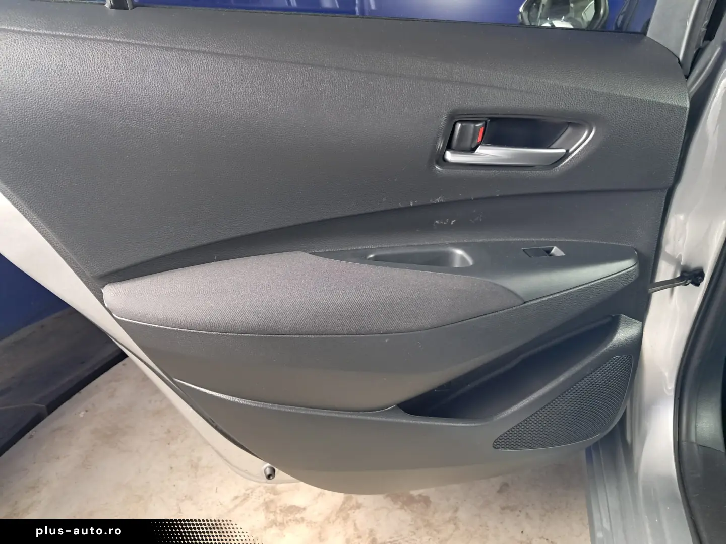 TOYOTA COROLLA BUSINESS 1.8i HYBRID 98CP 2023