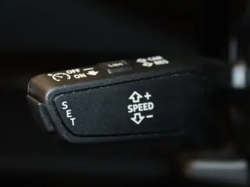 AUDI e-tron 50 quattro-NAV-LED-PANO-LUFT-LEDER