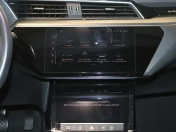 AUDI e-tron 50 quattro-NAV-LED-PANO-LUFT-LEDER
