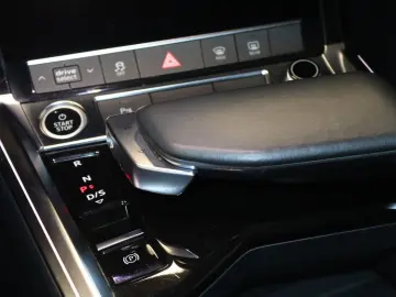 AUDI e-tron 50 quattro-NAV-LED-PANO-LUFT-LEDER