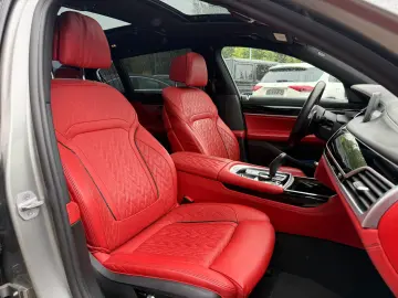 BMW 750 Li xDrive – 530 CP PANO