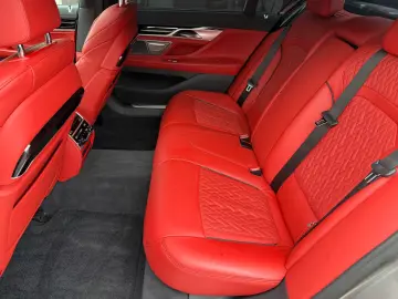 BMW 750 Li xDrive – 530 CP PANO