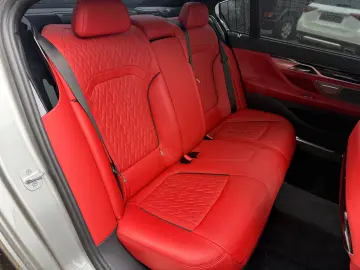 BMW 750 Li xDrive – 530 CP PANO