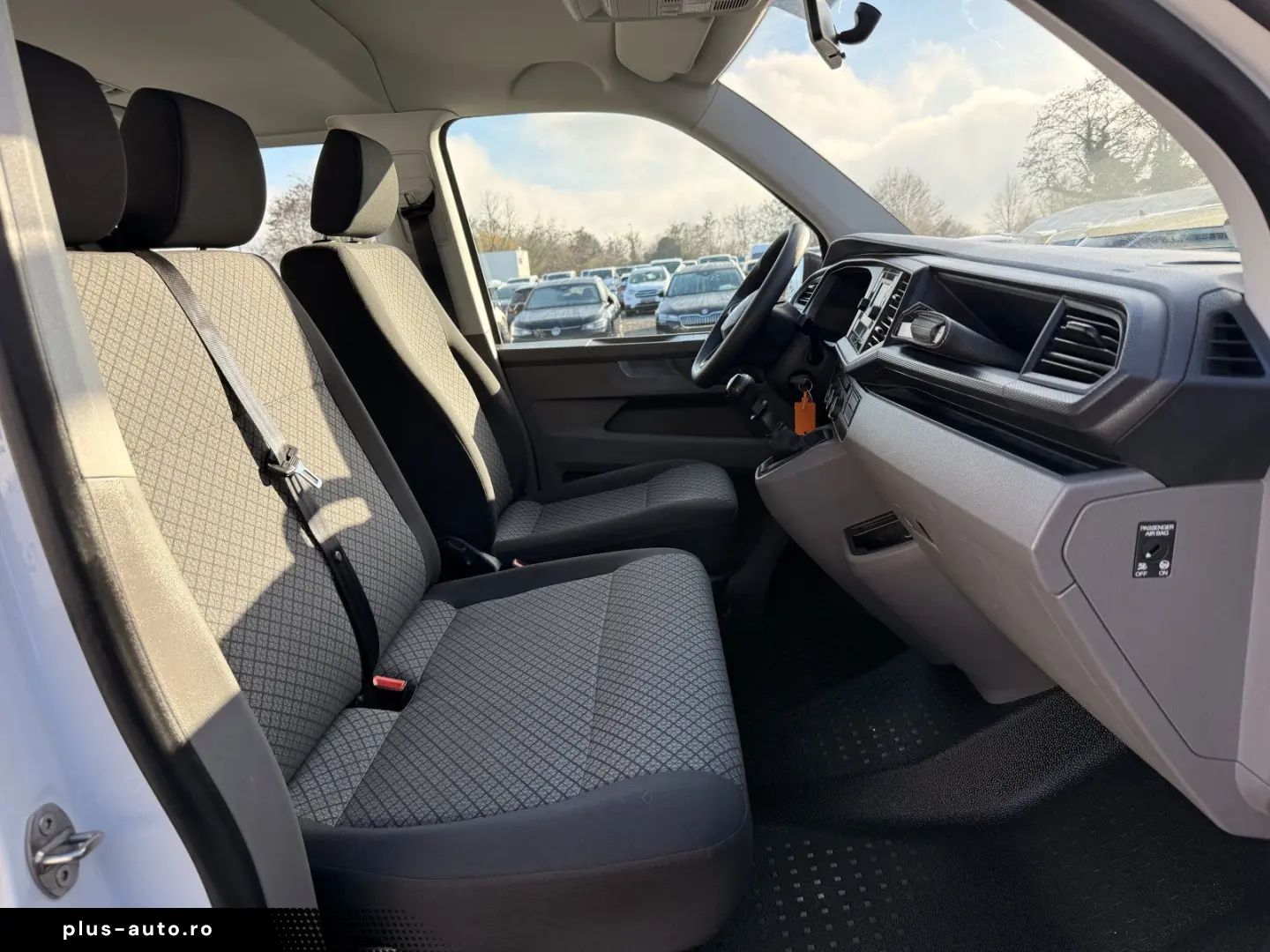 VW T6.1 2.0 TDI Caravelle Trendline   9-SITZER