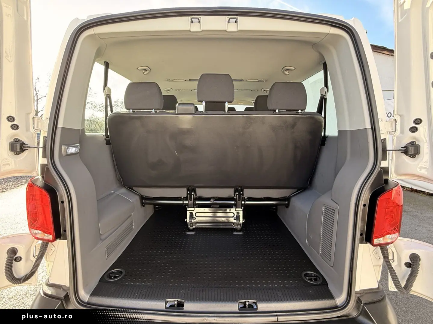 VW T6.1 2.0 TDI Caravelle Trendline   9-SITZER