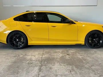 BMW M5 xDrive Carbon Ceramic B&W