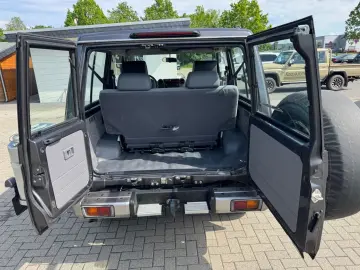 TOYOTA Land Cruiser GRJ 71 LX  diff. M T