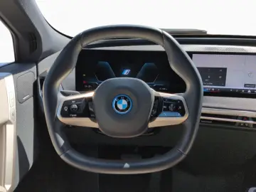 BMW iX xDrive40 Sport Edition  SkyLounge Laser 360