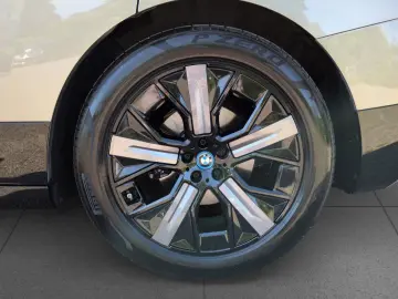 BMW iX xDrive40 Sport Edition  SkyLounge Laser 360