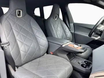 BMW iX xDrive40 Sport SkyLounge Carlig