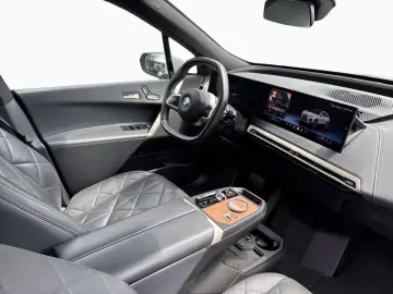 BMW iX xDrive40 Sport SkyLounge Carlig