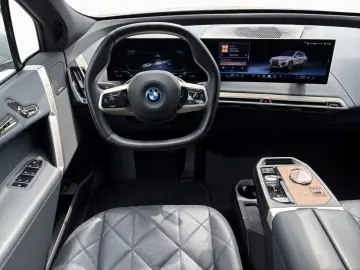 BMW iX xDrive40 Sport SkyLounge Carlig