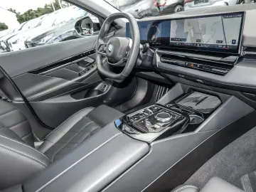 BMW 520d xDrive HUD ACC 360