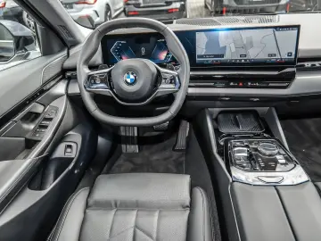 BMW 520d xDrive HUD ACC 360