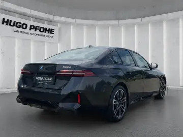 BMW 550e Plug-in Hibrid Sedan