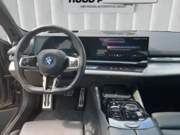 BMW 550e Plug-in Hibrid Sedan