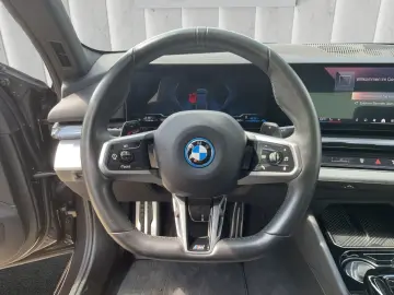 BMW 550e Plug-in Hibrid Sedan