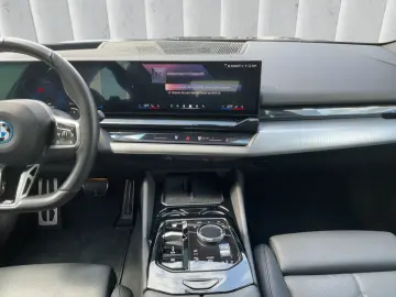 BMW 550e Plug-in Hibrid Sedan