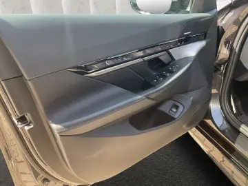 BMW 550e Plug-in Hibrid Sedan