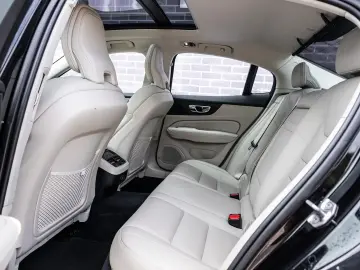 Volvo S60 2.0 B4 Plus Bright Pano