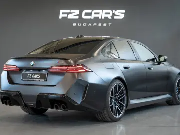 BMW M5 xDrive Limousine Matte Black