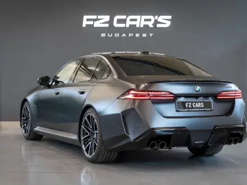 BMW M5 xDrive Limousine Matte Black