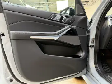 BMW X5 xDr50e M Sport Pro 22Zoll Pano Sitzlüft. AHK