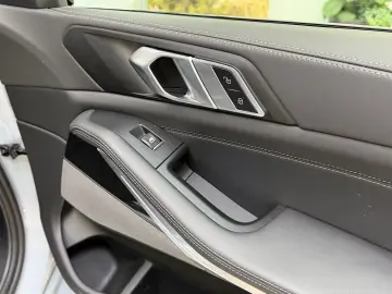 BMW X5 xDr50e M Sport Pro 22Zoll Pano Sitzlüft. AHK