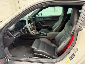 PORSCHE 991 911 Carrera 4 GTS Lift PASM PDLS  BOSE Park