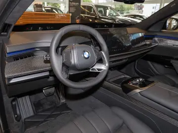BMW 740 xDrive NEW MODEL 2026 INDIVIDUAL TV