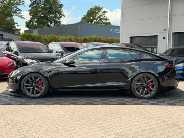 TESLA MODEL S PLAID