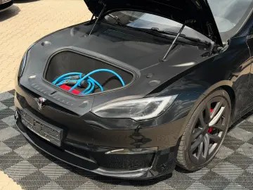 TESLA MODEL S PLAID