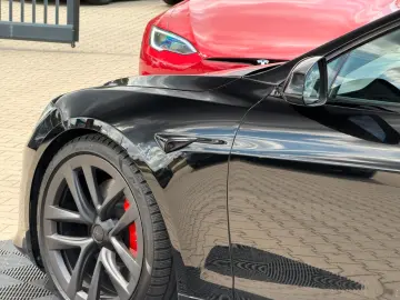 TESLA MODEL S PLAID