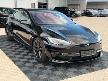 TESLA MODEL S PLAID