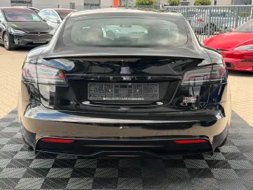 TESLA MODEL S PLAID