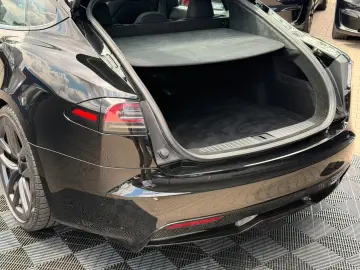 TESLA MODEL S PLAID
