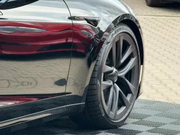 TESLA MODEL S PLAID
