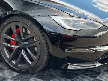 TESLA MODEL S PLAID