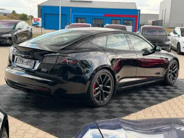 TESLA MODEL S PLAID