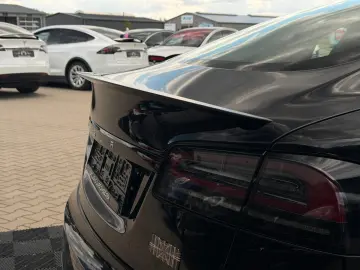 TESLA MODEL S PLAID